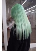 ミントグリーンハイトーンロングヘア