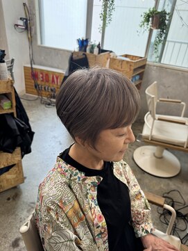 ウィークエンド(WEEKEND) ショート/ショートカット/ショート/ベリーショート/白髪ぼかし