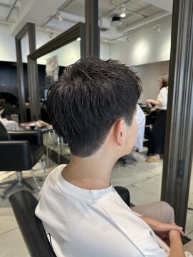 ヘアーサロンデフォーエバールークス(hairsalon de Forever Lux) かりあげアップバング