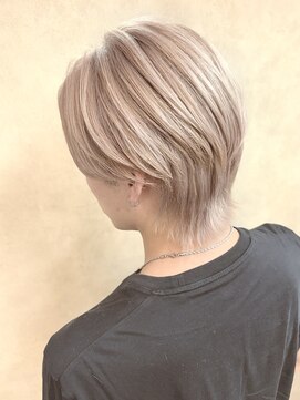 サニー 渋谷(SUNNY) ウルフカット、センターパート、ホワイトミルクティーベージュ