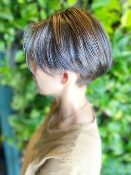 ミスグランディーヴィラス(Miss Grandee VILLAS) 前下がりショート大人エレガント30代40代