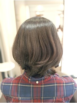 アンベリールフルー(EMBELLIR fleur) ダイアモンドシルエットが美しいミディアムレイヤーカット♪