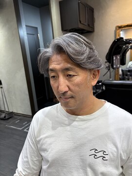 ヘアーシグネチャー(Hair Signature) メンズミディアムフェザースタイル