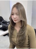 ミディアムレイヤーロングレイヤーカット顔周りオリーブベージュ