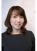 大人女子の憧れの的ミディアムヘア