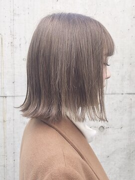 サンク 原宿 表参道(cinq) 切りっぱなしボブ シアベージュ ミルクティーベージュ 外ハネ