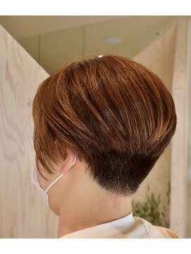 アヤ(AYA) 刈り上げベリーショート