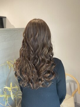 シスイ(sisui) ハイライトグレージュカラー/ローレイヤーロング