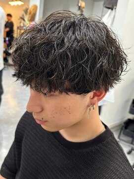 フゥ 宇都宮(FeU) メンズ波巻きスパイラルパーマシャドウパーマ刈り上げマッシュ