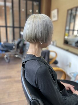 ヘア ロココ(hair LOCOCO) シルバー系ボブ