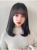 黒髪透明感ぱっつん前髪小顔顔まわりミディアムレイヤー髪型