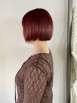 タヴィ(Tavi) カシスピンクのボブスタイル/ボブヘア/ボブカット/ヘアカラー