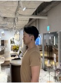 刈り上げセンターパート短髪