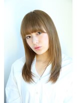 アークイラ(Aquila)&nbsp;重めバングが可愛い！ハイトーンベージュのサラツヤ上品ヘア