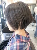 てぐしでまとまるショートボブ