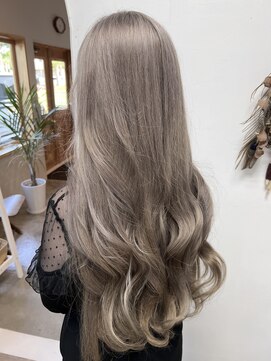 ヘアーデザインサロン スワッグ(Hair design salon SWAG) silver beige