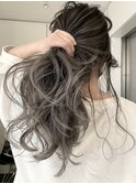 シルバーグレーアッシュハイライトバレイヤージュロング