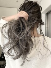 サロウィン 千葉(SALOWIN) シルバーグレーアッシュハイライトバレイヤージュロング
