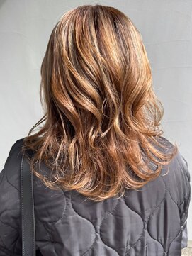 ナカオコアフュール(NAKAO COIFFURE) ミルクティーベージュ　ミディアムレイヤー　ゆる巻きアレンジ