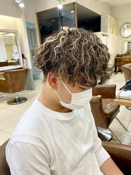 キャンバス バイ ネオリーブ 横浜西口(Canvas by neo.) 波巻きツイストスパイラルパーマツーブロック刈り上げマッシュ