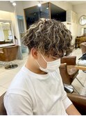 波巻きツイストスパイラルパーマツーブロック刈り上げマッシュ