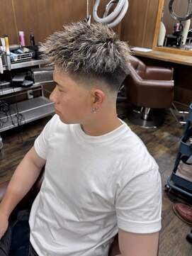 ラフ バイ マグ 南松本(R.A.F. by Mag) ハイライトメッシュツイストパーマスキンフェード