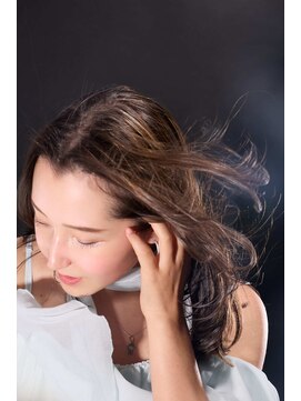 アンアタッシュ(UNE ATTACHE) Breeze Line “わたしらしく”顔周りレイヤー × ストレート