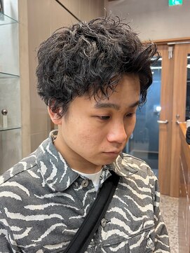 エリマバイフィフス 調布(elima by fifth) ラフな質感の無造作パーマ×スパイキーショートスタイル