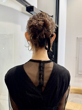 ケシキ大名(keshiki) 高めで華やかゆるシニヨン/YUKA