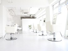 ターン ヘアー(TAAN HAIR)の雰囲気（白を基調とした清潔感のある店内なので落ち着いて過ごせます♪）