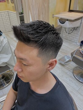 グルーマーズトウキョウ(GROOMER/S TOKYO) フェードカット　無造作アップバング【GROOMER/S TOKYO】