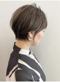 スタイリッシュな耳掛けショート