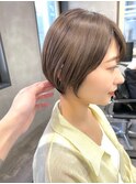 ショートボブ　外ハネボブ　大人可愛い　ベーシュカラー