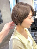 アイユー(ii+U)&nbsp;ショートボブ　外ハネボブ　大人可愛い　ベーシュカラー