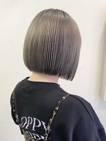 ヒビヲ(HIBIO) ブリーチカラーショートボブミルクティーベージュダブルカラー