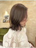 長め前髪ボブ 流れる顔周りレイヤーボブ レイヤーボブグレージュ