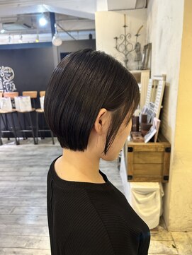 インス(ensue) 大人可愛いレイヤーカットひし形透明感ワンカラーショートボブ