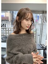 フィーネ(Fi-Ne) 大人上品な外はねミディアムレイヤー/透明感モカグレージュ