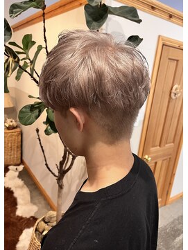 ヘアーデザインサロン スワッグ(Hair design salon SWAG) white beige