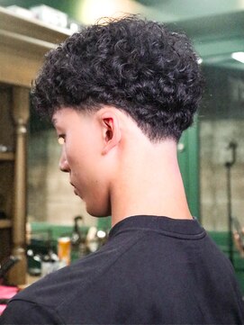 プロショップウェーブ セカンド(PRO SHOP WAVE II) スペインカール/テーパーフェード/メンズパーマ/フェザーパーマ