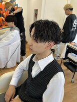 become men's hair 名駅EAST【10月3日 NEW OPEN(予定)】&nbsp;縦落ちツイストスパイラルパーマ×前下がりセンターパート