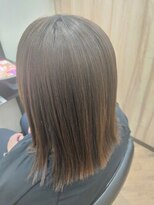 ヒビ(hibi)&nbsp;自然にまとまるツヤ髪ストレート