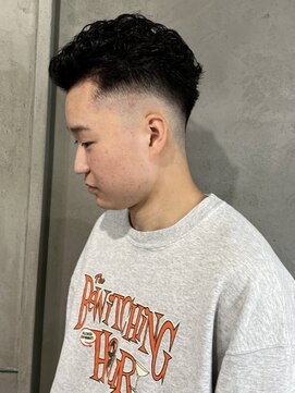 ディスイズバーバー(THIS IS BARBER) フェードカット　モヒカン　ピンパーマ　メンズショート