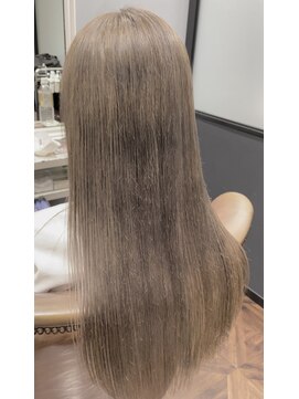 ミラレスカ 栄(MIRA RESCA) ホワイトグレージュカラー