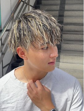 フリーク バーバーショップ 都島店(FREAK BARBER SHOP) 金メッシュツーブロックマッシュ