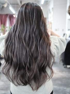 マリアナ(Mariana) ハイライトショートヘアレイヤーカットダブルカラー