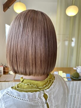 ミッケ(mikke) ハイトーンなベージュカラー！