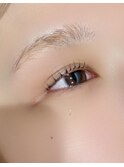 根元から立ち上げてまつ毛の長さを最大限にいかせます！