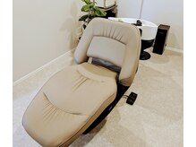 くつろげるシャンプー台とマイクロバブルでシャンプーします