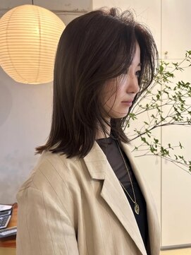 ライン(LINE) ミディアムレイヤー/オリーブベージュ/小顔